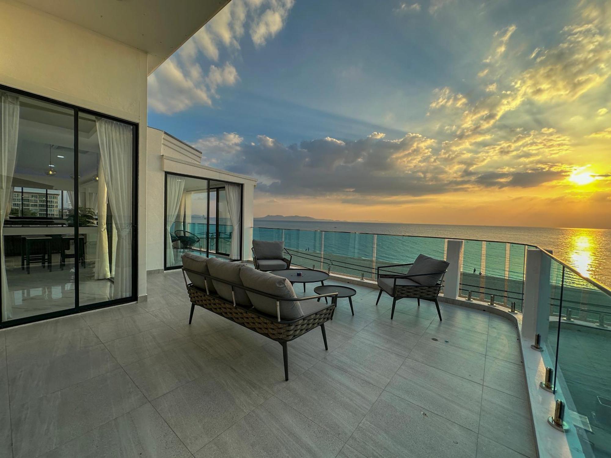 Stunning Beachfront View Luxurious Apartment 40 Bãi biển Jomtien Ngoại thất bức ảnh