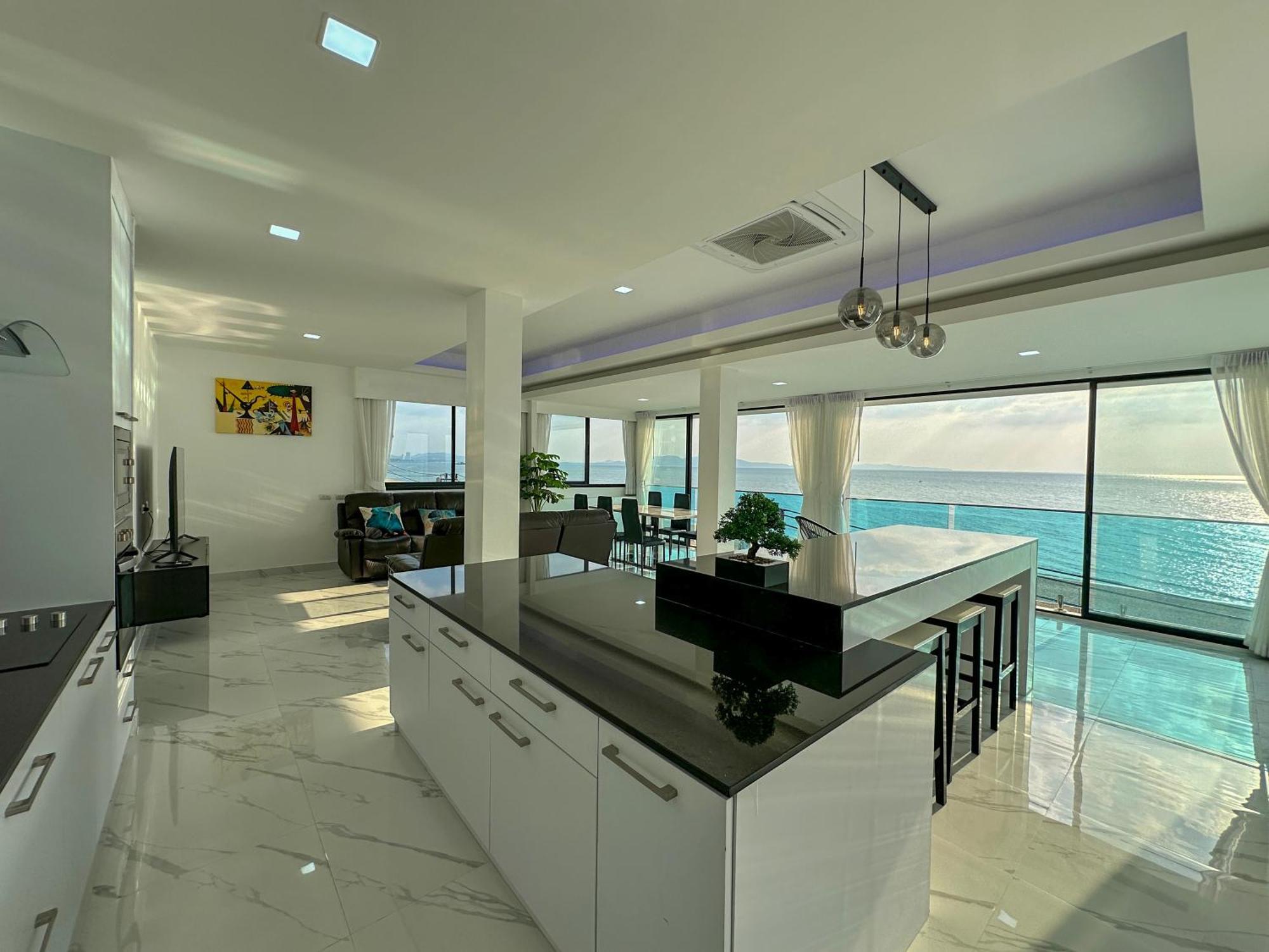 Stunning Beachfront View Luxurious Apartment 40 Bãi biển Jomtien Ngoại thất bức ảnh