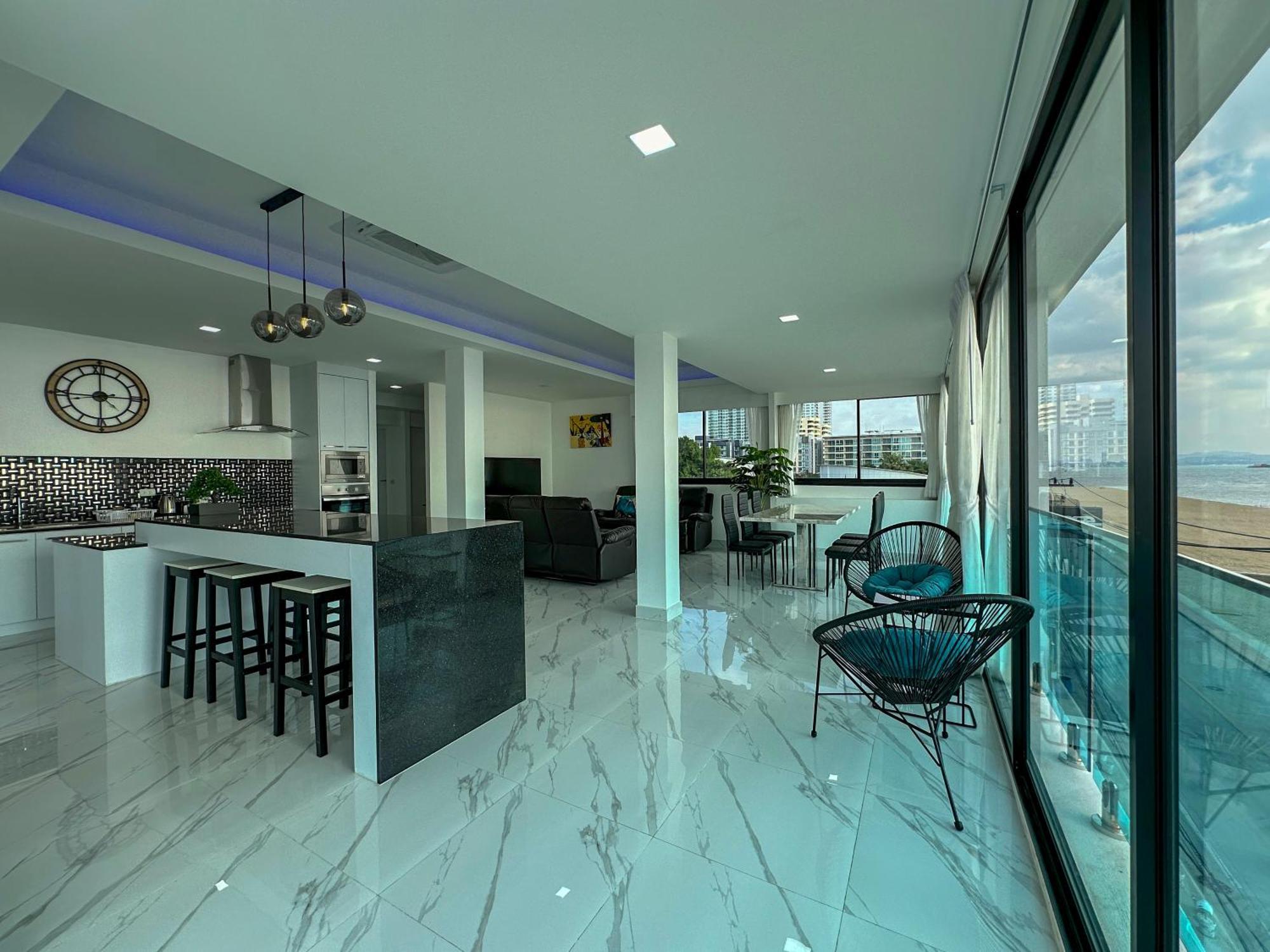 Stunning Beachfront View Luxurious Apartment 40 Bãi biển Jomtien Ngoại thất bức ảnh