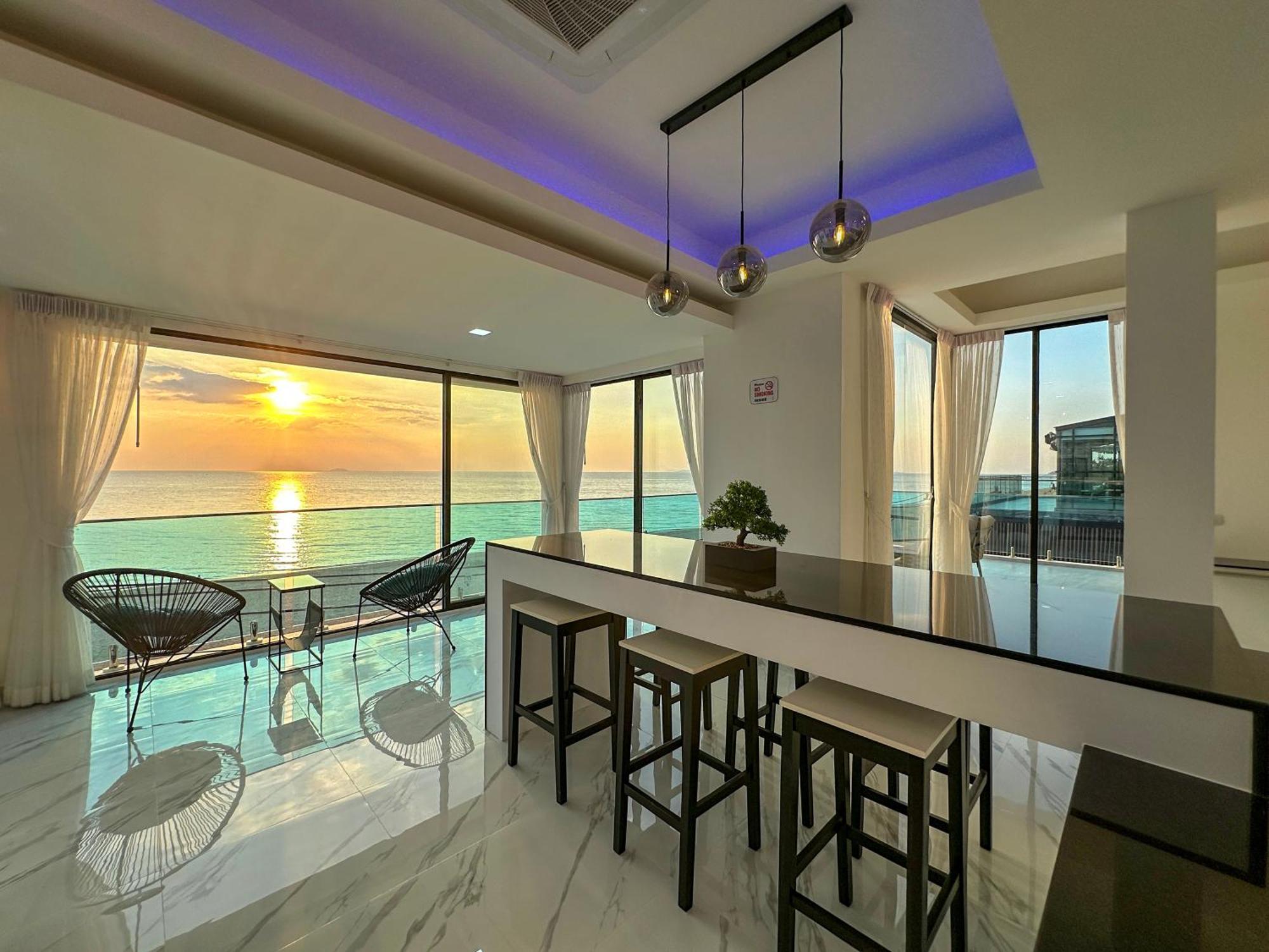 Stunning Beachfront View Luxurious Apartment 40 Bãi biển Jomtien Ngoại thất bức ảnh